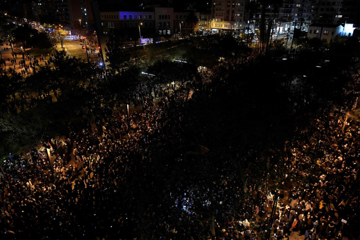 Penangkapan itu memicu kerusuhan yang dilakukan sejumlah penduduk Barcelona.
