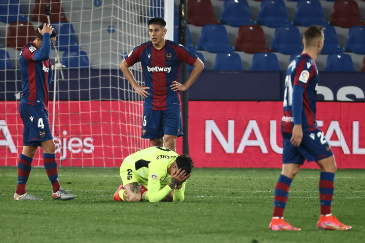 Hasil ini tidak mengubah posisi Atletico di peringkat pertama klasemen Liga Spanyol dengan 55 poin. 