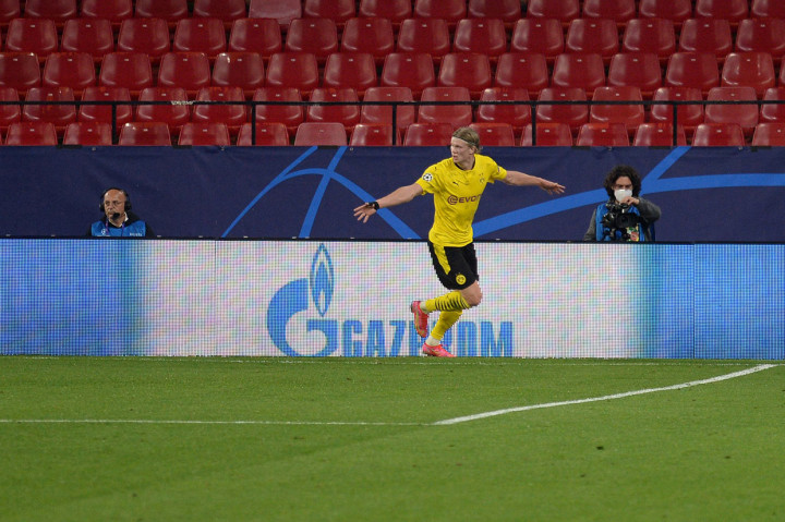 Dortmund berbalik unggul pada menit ke-27. Haaland menggiring bola mendekati kotak penalti, melakukan kerja sama satu dua dengan Jadon Sancho, dan menuntaskannya jadi gol.