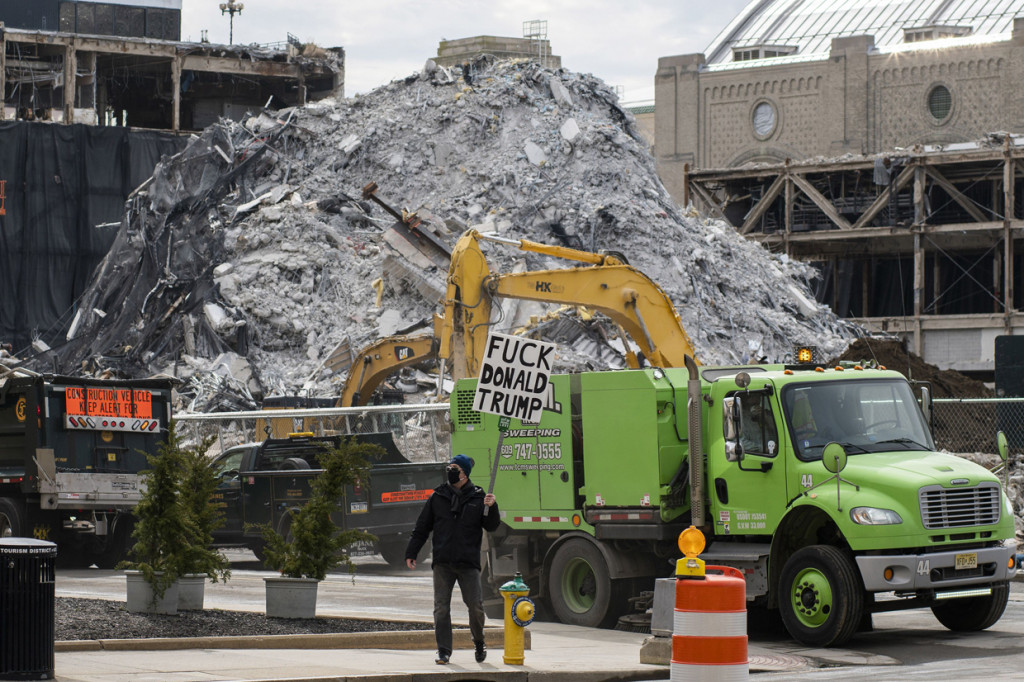 Kompleks kasino tersebut dibuka pada 1984, tetapi sejak ditutup hanya sedikit dirawat atau tidak sama sekali.