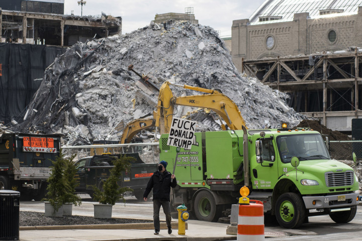 Kompleks kasino tersebut dibuka pada 1984, tetapi sejak ditutup hanya sedikit dirawat atau tidak sama sekali.