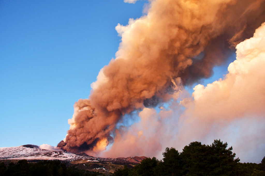 Gunung berapi yang memiliki ketinggian 3.330 mdpl itu dapat erupsi beberapa kali dalam setahun.