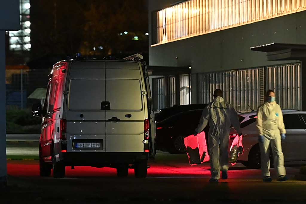 Sedikitnya tiga orang terluka enyusul ledakan yang dilaporkan disebabkan oleh surat atau bom parsel yang meledak di kantor pos di markas Lidl di Neckarsulm.