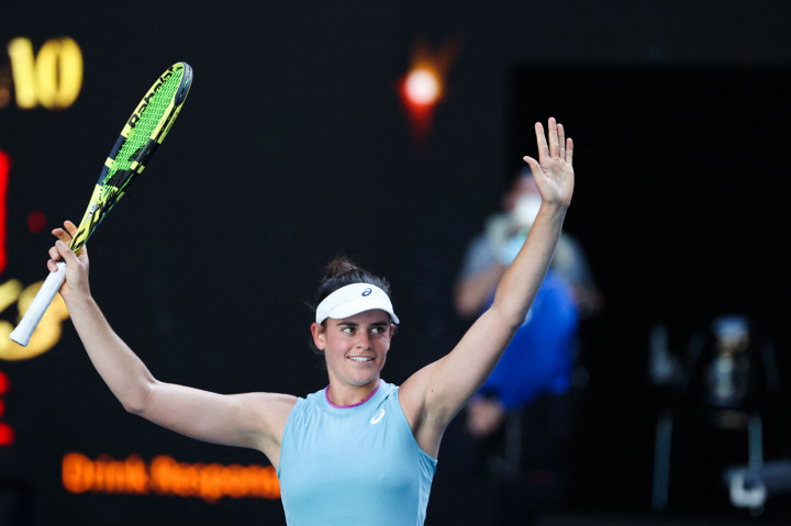 Jennifer Brady yang menjadi unggulan ke-22 mengalahkan Muchova, yang merupakan unggulan ke-25, dengan skor 6-4, 3-6, 6-4. Keduanya bertarung selama 1 jam 55 menit.