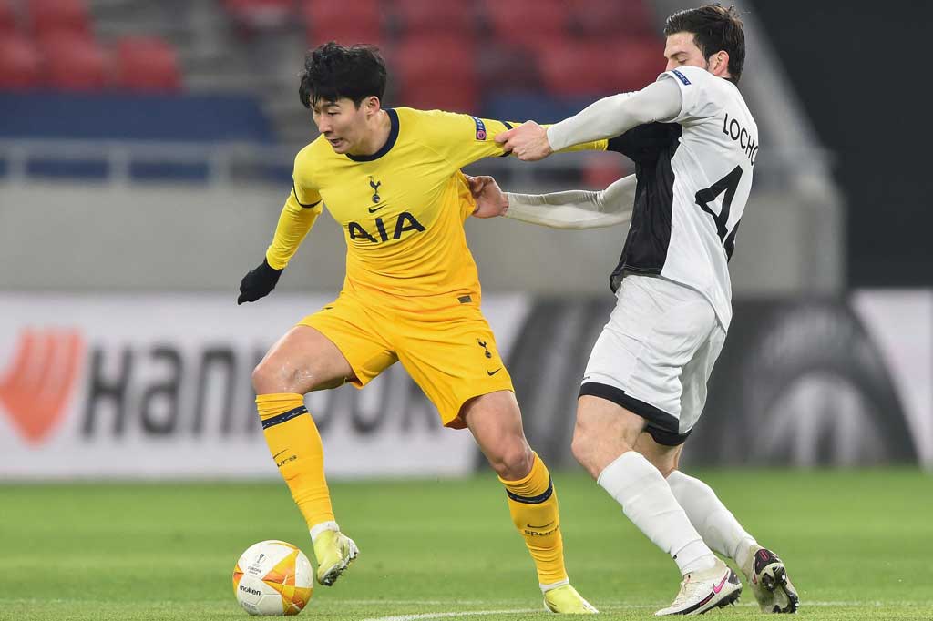 Melawan tim debutan di Liga Europa, Tottenham menampilkan dominasinya di babak pertama dengan 10 percobaan dilepaskan, di mana lima di antaranya mengarah tepat sasaran. Saat laga baru berjalan enam menit, Son Heung Min hampir membuka keunggulan, tetapi sepakannya masih melebar.