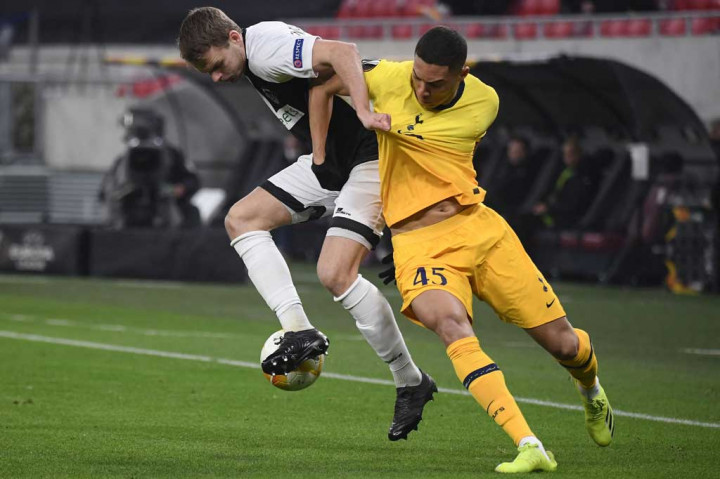 Tim besutan Jose Mourinho akhirnya memperbesar keunggulannya menjadi 4-1 di pengujung laga. Kali ini giliran pemain yang masuk di babak kedua, Carlos Vinicius, yang mencatatkan namanya di papan skor.