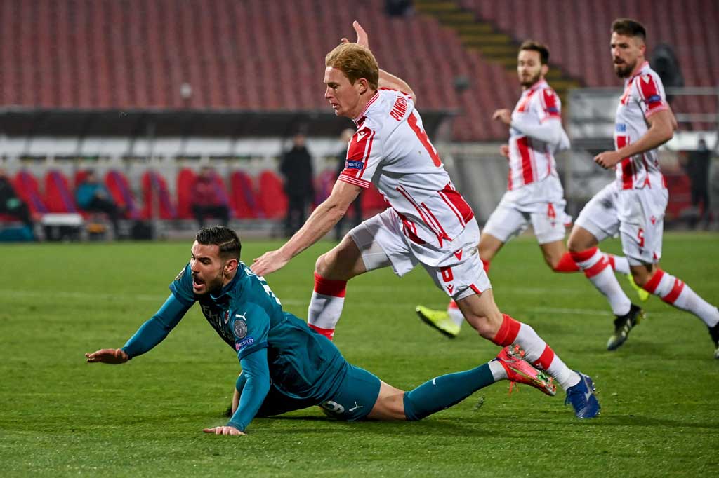 Milan mendapat hadiah penalti setelah Radonav Pankov dinyatakan melanggar Theo Fernandez di kotak terlarang.