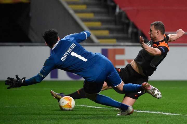 Roma berpeluang memperbesar keunggulan. Namun Jordan Veretout gagal mengirimkan umpan matang kepada Henrikh Mkhitaryan, sedangkan beberapa saat kemudian Dzeko tidak mampu menyelesaikan assist pemain Armenia itu.