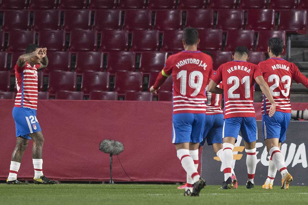 Keunggulan 1-0 hanya bertahan selama dua menit. Dari satu skema serangan balik, Darwin Machis menyodorkan umpan kepada Kenedy yang kemudian mengonversinya menjadi gol melalui sepakan akurat.
