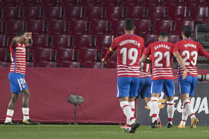 Keunggulan 1-0 hanya bertahan selama dua menit. Dari satu skema serangan balik, Darwin Machis menyodorkan umpan kepada Kenedy yang kemudian mengonversinya menjadi gol melalui sepakan akurat.