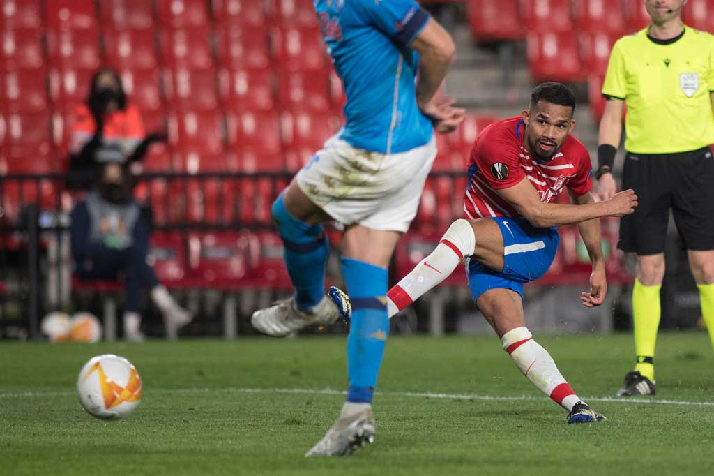 Meski mendominasi penguasaan bola, Napoli justru hampir kebobolan untuk ketiga kalinya lewat Herrera. Beruntung bola masih dapat ditepis Alex Meret.