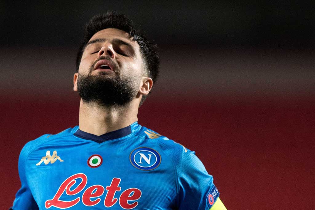 Lorenzo Insigne terlihat kurang bugar, sedangkan Victor Osimhen membuang peluang emas saat memilih memaksa melepaskan sepakan ketimbang mengoper kepada rekan-rekan setimnya. Skor 2-0 bertahan hingga jeda.