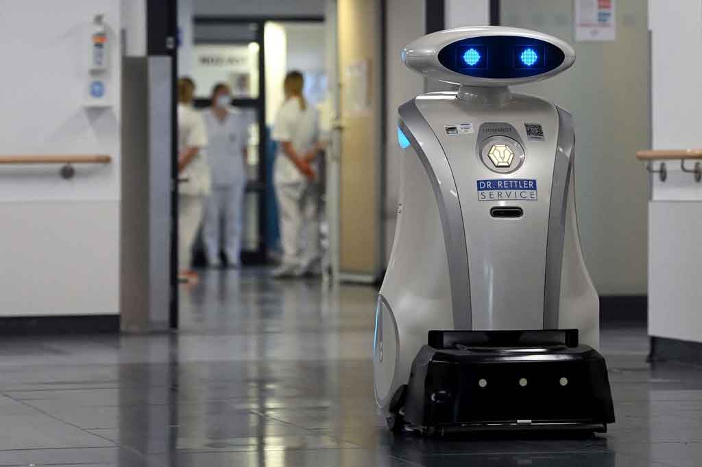 Robot pembersih Franzi memastikan lantai di rumah sakit Munich tempat dia bekerja selalu bersih. Namun selama pandemi covid-19, dia punya pekerjaan tambahan, yaitu menghibur pasien dan staf.