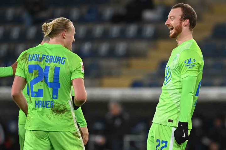 Gol ketiga Wolfsburg tercipta tujuh menit kemudian, ketika Arnold bekerja sama dengan Weghorst di tepi kotak penalti, sebelum pemain 26 tahun itu melepaskan sepakan kaki kiri yang bersarang ke sudut atas gawang Arminia.