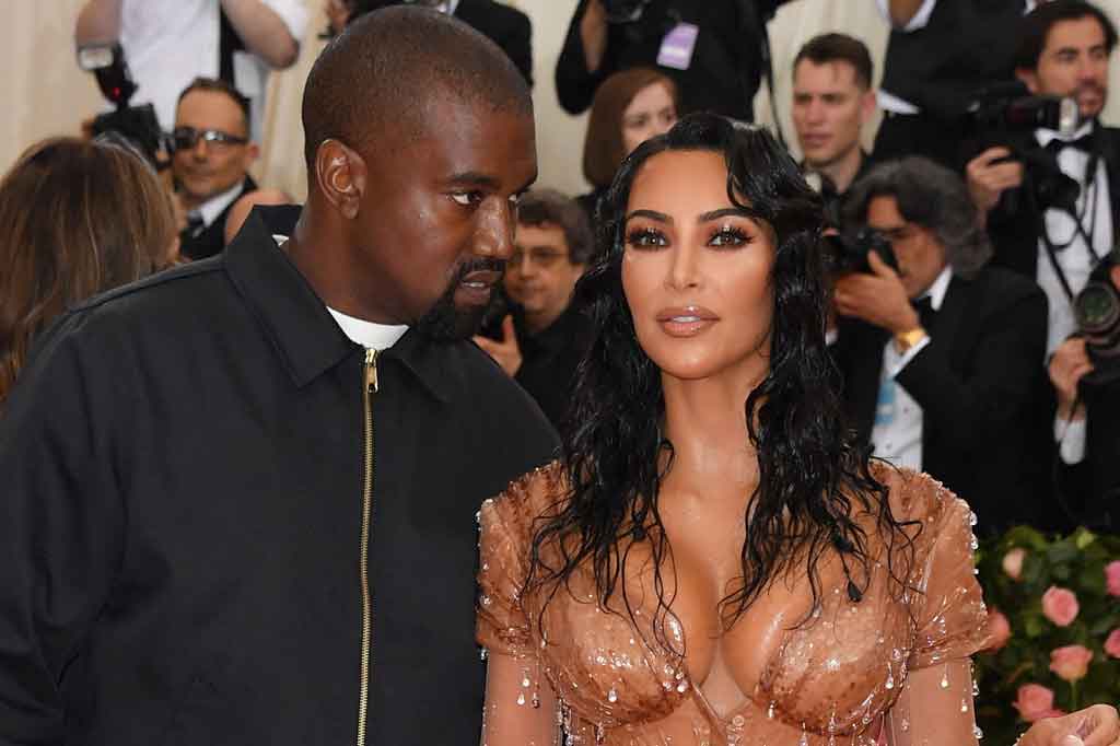 Kardashian, 40, meminta hak asuh bersama atas keempat anak pasangan itu, tambahnya, dengan pengacaranya Laura Wasser dilaporkan menyerahkan surat cerai pada Jumat.