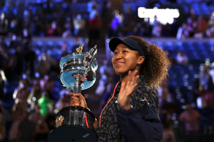 Osaka merebut set pertama dengan ketat dan mematahkan servis petenis Amerika itu dua kali pada set kedua untuk menang dengan skor 6-4, 6-3 dalam 77 menit di depan ribuan penggemar di Rod Laver Arena.