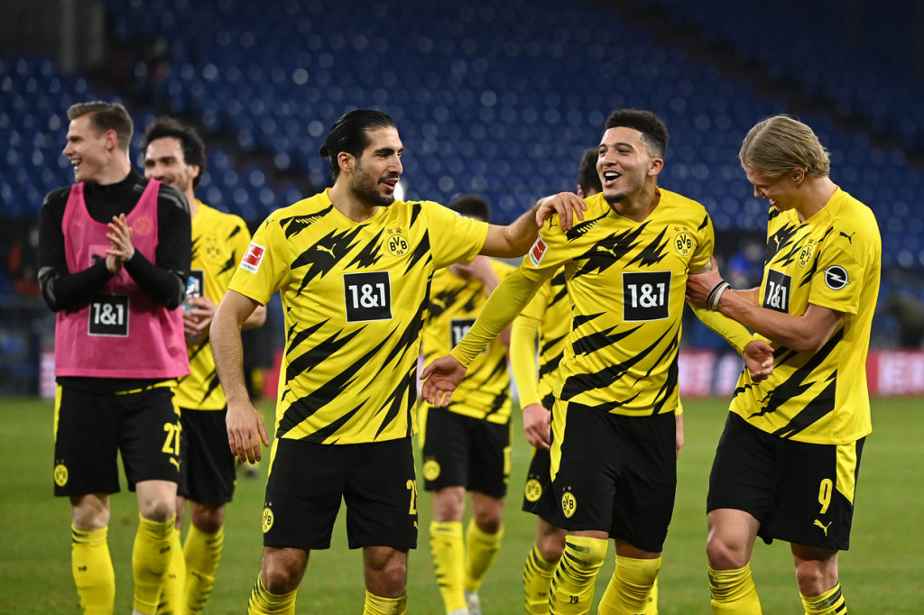 Borussia Dortmund meraup poin penuh dalam laga tandang kontra Schalke 04. Bertanding di Veltins Arena