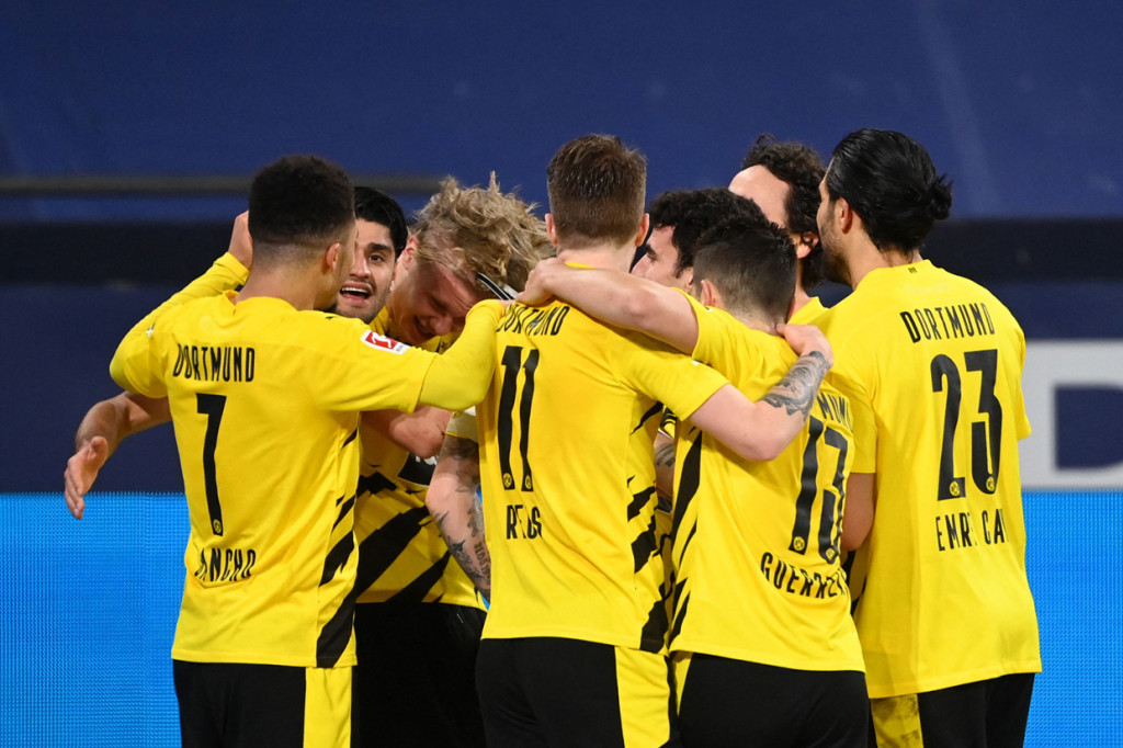 Dengan hasil ini, Dortmund untuk sementara berada di peringkat keenam klasemen Liga Jerman dengan 36 poin. Ada pun Schalke semakin terpuruk di dasar klasemen dengan sembilan poin.
