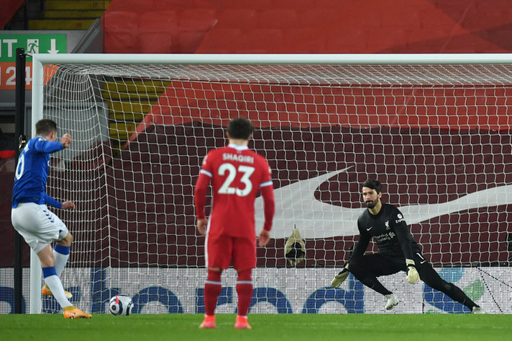 Everton pun mampu menambah gol di menit ke-83, via penalti Gylfi Sigurdsson. 