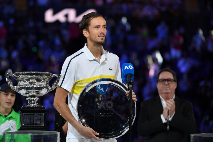 Sementara Medvedev gagal meraih gelar Grand Slam pertama dari dua final yang pernah dijalaninya. Petenis asal Rusia itu sebelumnya sukses menjadi runner up AS Open 2019.