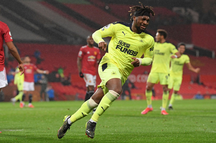 Namun, Newcastle cuma butuh waktu enam menit untuk membuat kedudukan imbang 1-1 lewat Allan Saint-Maximin.