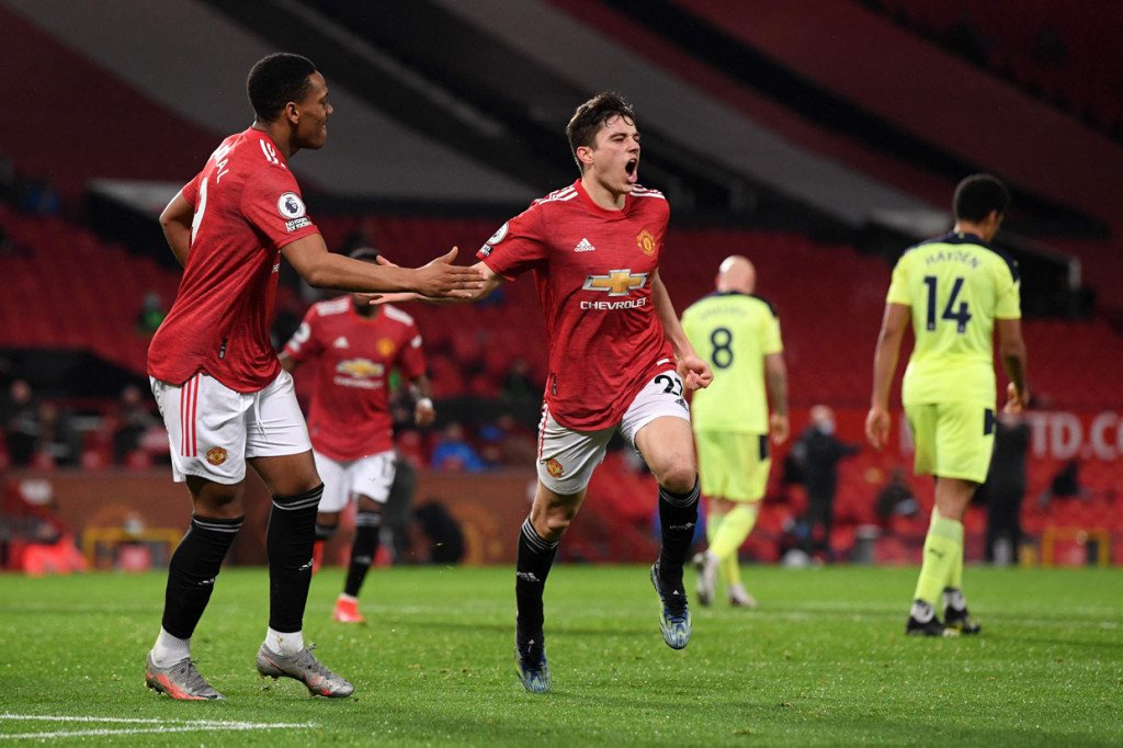 The Red Devils berhasil melesakkan dua gol tambahan di babak kedua.