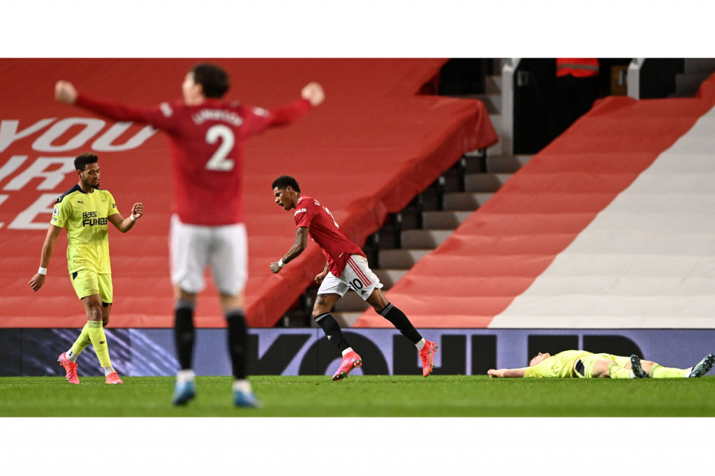 MU kini naik ke urutan kedua klasemen Liga Inggris dengan 49 poin, unggul selisih gol dari Leicester City di posisi ketiga. Kedua tim tersebut tertinggal 10 angka dari Manchester City di puncak klasemen.