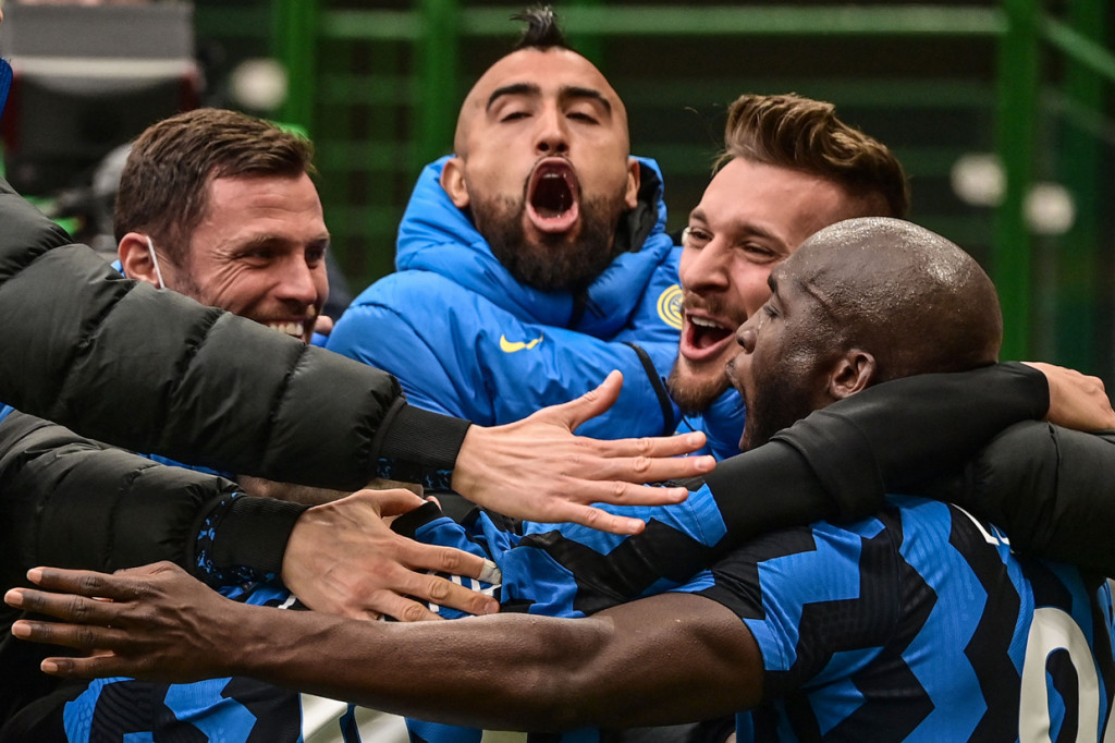 Tambahan tiga poin ini membuat Inter menggeser Milan dari puncak klasemen sementara Serie A dengan 53 poin dari 23 pertandingan. Milan berada tepat di bawahnya dengan selisih empat poin. 
