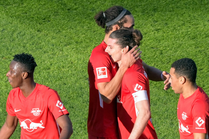 Leipzig membuka skor lebih pada menit ke-28 setelah Marcel Sabitzer mengonversi umpan Dani Olmo.