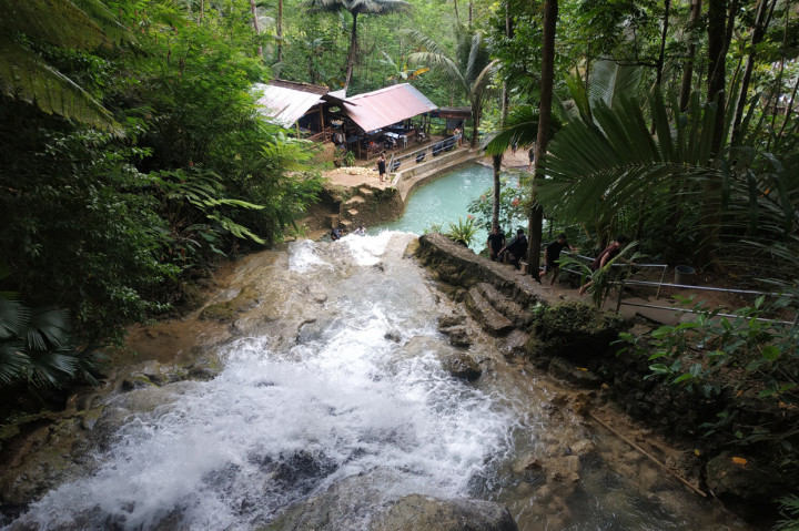 Pengunjung yang merindukan suasana alam pasti akan betah berlama-lama di sini. Pasalnya, Ekowisata Sungai Mudal berada di sekitar 600 meter di atas permukaan laut sehingga udaranya masih terasa sejuk.