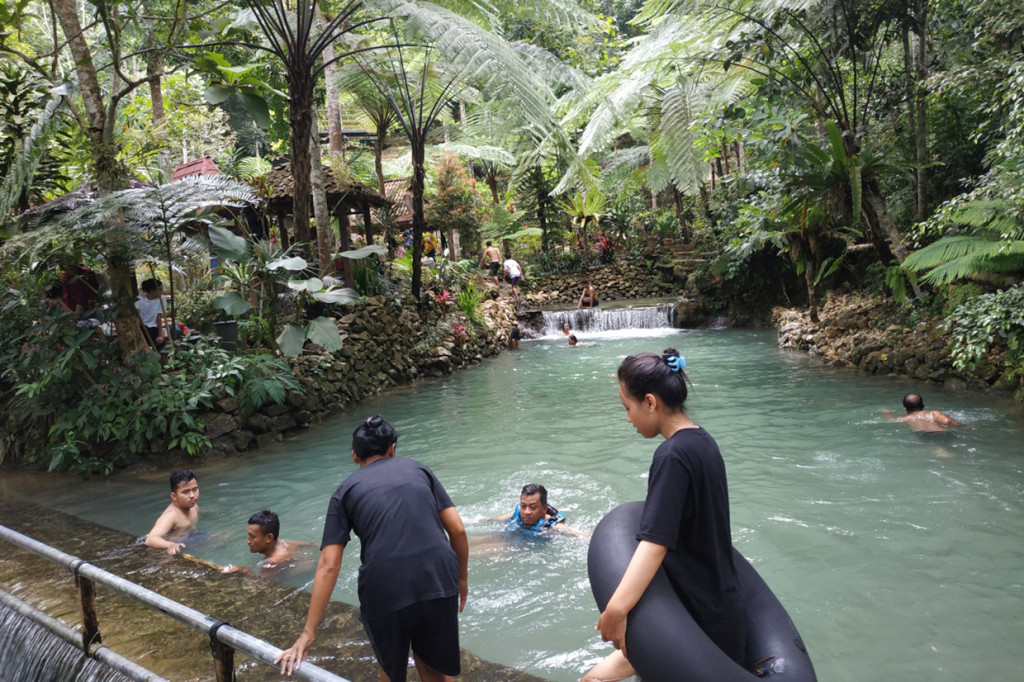 Lokasi wisata ini sudah cukup mudah dan aman untuk dijangkau. Meskipun jauh dari pusat kota, rute ke Ekowisata Sungai Mudal bagus dan tidak sulit untuk ditempuh.
