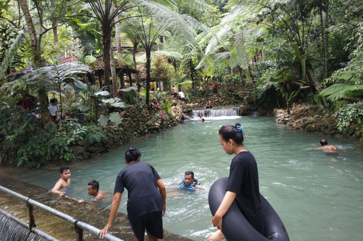 Lokasi wisata ini sudah cukup mudah dan aman untuk dijangkau. Meskipun jauh dari pusat kota, rute ke Ekowisata Sungai Mudal bagus dan tidak sulit untuk ditempuh.
