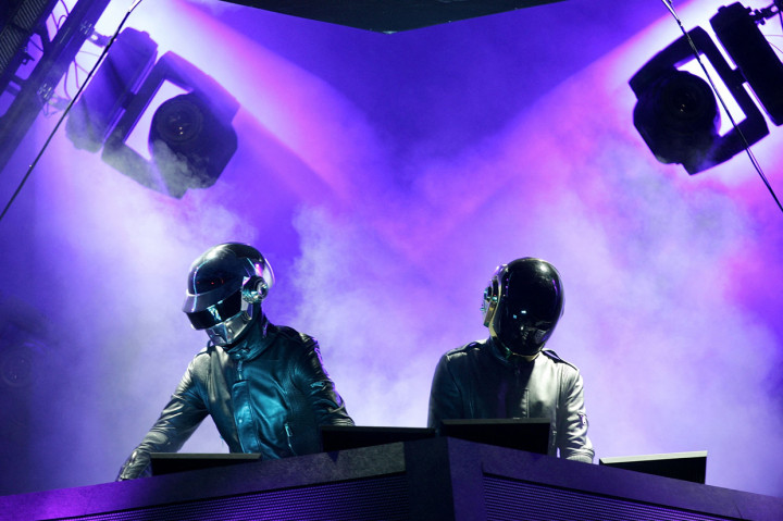 Duo elektronik legendaris asal Perancis, Daft Punk, mengumumkan bubar setelah 28 tahun bersama.