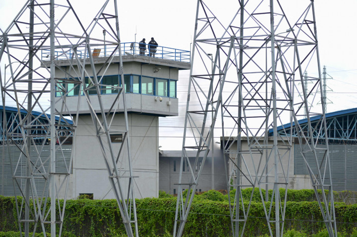 Tiga penjara padat di Ekuador rusuh akibat persaingan antar geng. Akibatnya, 62 narapidana tewas dan beberapa lainnya cedera dalam kerusuhan yang terjadi pada Selasa, 23 Februari 2021, waktu setempat.