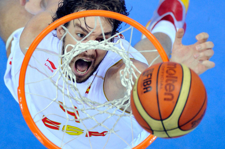 Pebasket gaek asal Spanyol Pau Gasol pada Selasa, 23 Februari 2021 waktu setempat mengumumkan pamit dari NBA untuk kembali ke klub pertamanya, Barcelona, setelah hampir dua dekade berkompetisi di liga bola basket profesional Amerika Serikat itu.