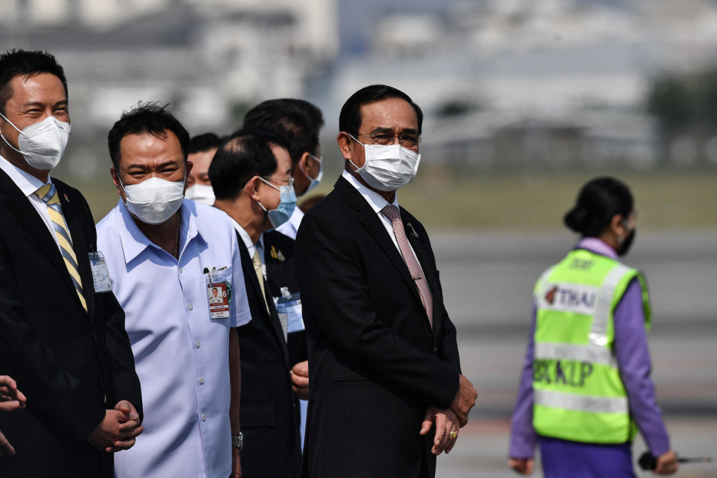 Kedatangan vaksin tahap pertama ini langsung disambut oleh Perdana Menteri Thailand Prayuth Chan-ocha.