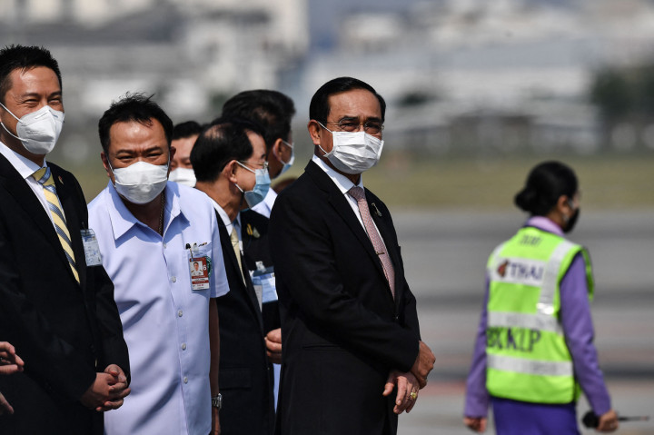 Kedatangan vaksin tahap pertama ini langsung disambut oleh Perdana Menteri Thailand Prayuth Chan-ocha.