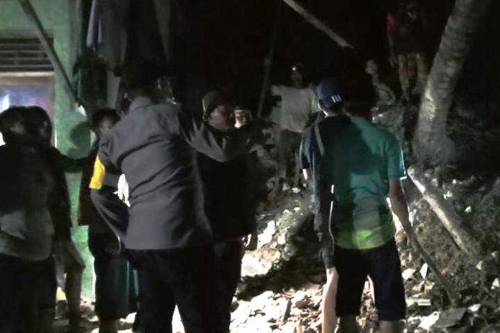 Sebanyak lima orang santri Pondok Pesantren An-Nidhomiyah Pamekasan, Jawa Timur, meninggal dunia akibat musibah tebing longsor yang terjadi pada Rabu, 24 Februari 2021 sekitar pukul 02.00 WIB.