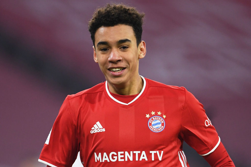 Kurang dari 24 jam setelah menjadi pemain termuda Bayern Muenchen yang mencetak gol di Liga Champions, gelandang timnas Inggris U-21, Jamal Musiala, Rabu, 24 Februari 2021, memutuskan untuk memilih negara kelahirannya Jerman dibanding Timnas Inggris.