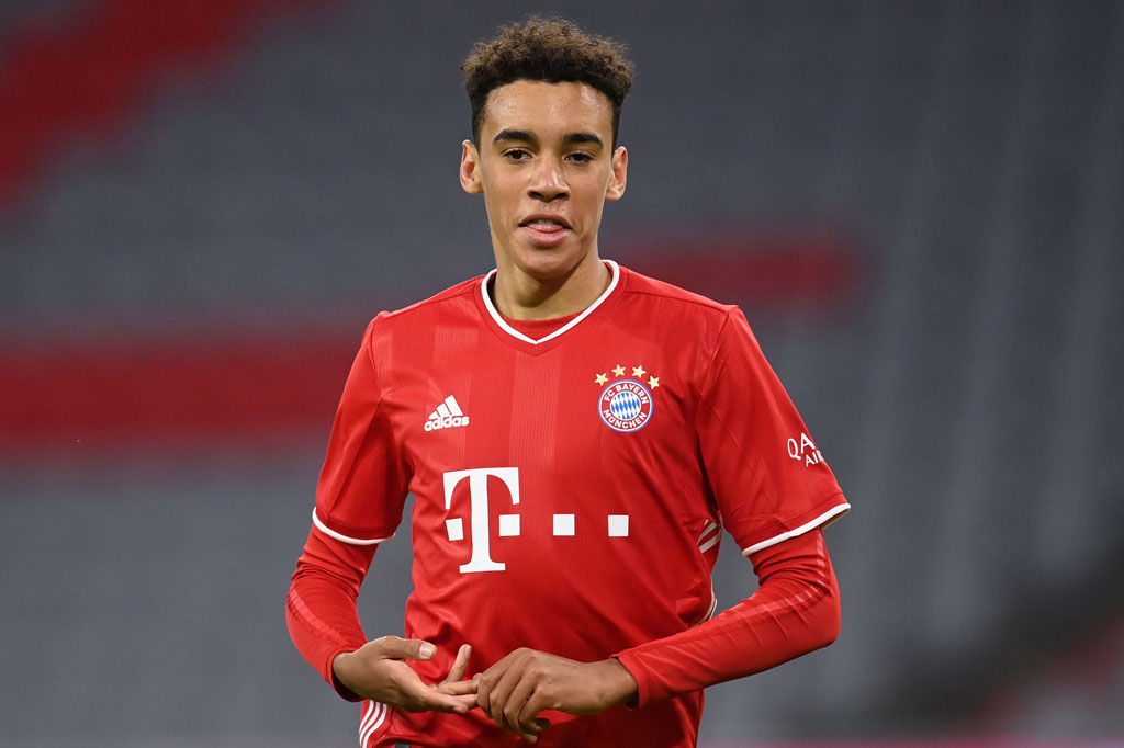 Musiala yang merupakan kelahiran Stuttgart juga lolos ke timnas Inggris setelah pindah ke London sebagai seorang anak dan datang melalui akademi Chelsea sebelum bergabung dengan Bayern pada 2019.