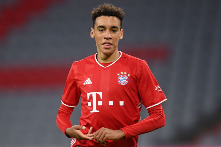 Musiala yang merupakan kelahiran Stuttgart juga lolos ke timnas Inggris setelah pindah ke London sebagai seorang anak dan datang melalui akademi Chelsea sebelum bergabung dengan Bayern pada 2019.