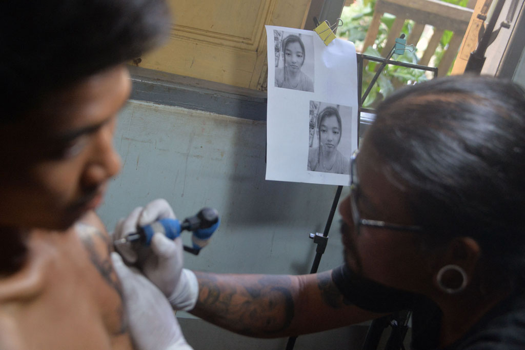 Kesedihan mendalam dirasakan oleh orang-orang yang dekat dengan Mya Thwate Thwate Khaing, pengunjuk rasa yang kepalanya tertembak peluru pasukan keamanan Myanmar, dan meninggal dunia pada Jumat, 19 Februari 2021 lalu.