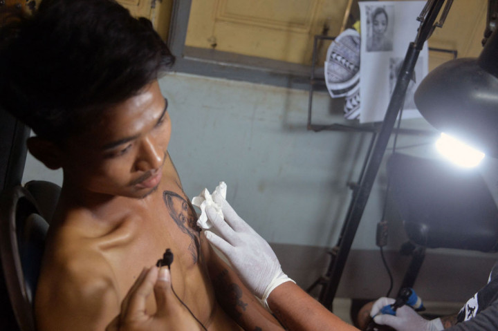 Bukan hanya orang tuanya, duka juga dirasakan oleh sang pacar Hein Yar Zar. Dia sangat merasa kehilangan atas kepergian perempuan muda tersebut untuk selama-lamanya.