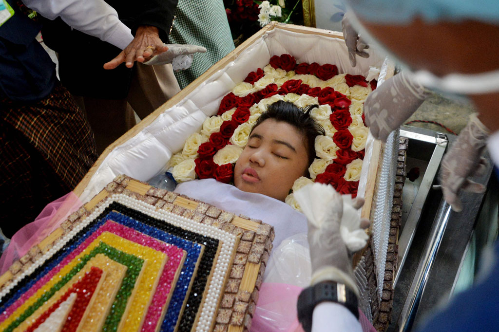 Seperti diketahui, Mya Thwate Thwate Khaing, meninggal setelah sempat menjalani perawatan dengan dukungan alat penunjang hidup selama 10 hari sejak ia ditembak oleh polisi, yang menindak para pengunjuk rasa damai yang menentang kudeta militer Myanmar.