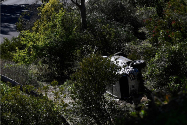 Kabar buruk datang dari Tiger Woods yang mengalami kecelakaan mobil hebat. Akibatnya pegolf top asal Amerika Serikat itu harus menjalani operasi kaki.
