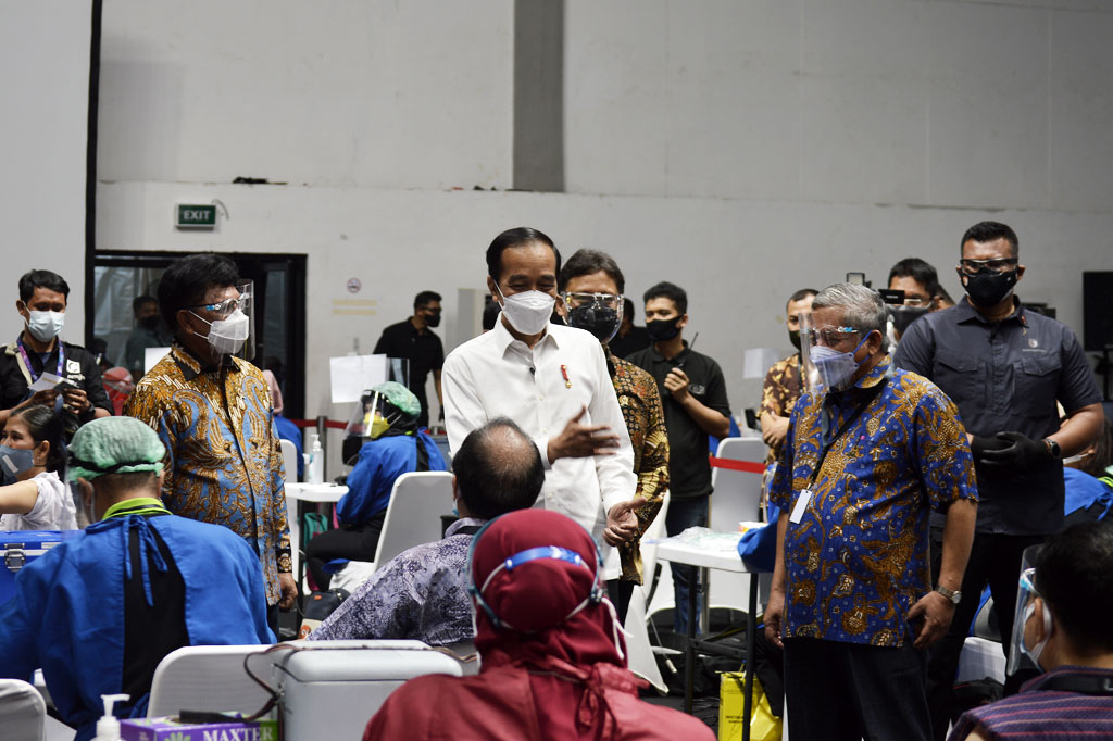 Jokowi menyatakan bahwa vaksinasi khusus wartawan tersebut sesuai dengan janjinya di peringatan Hari Pers Nasional 2021. 