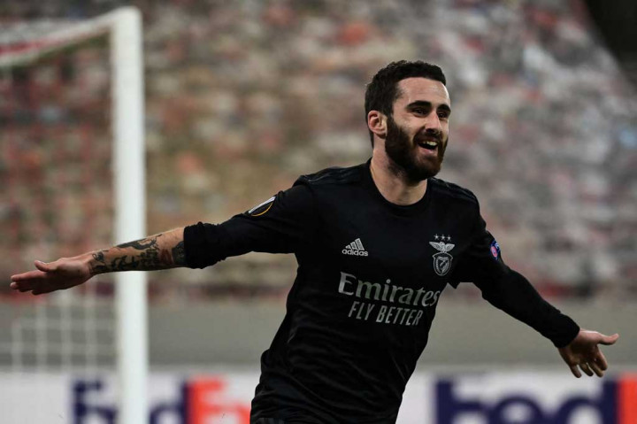 Pada menit ke-61, Benfica justru berhasil berbalik unggul 2-1 ketika umpan balik Dani Ceballos ke arah Leno berhasil dipotong oleh Rafa Silva demi melesakkan bola ke gawang tak bertuan.