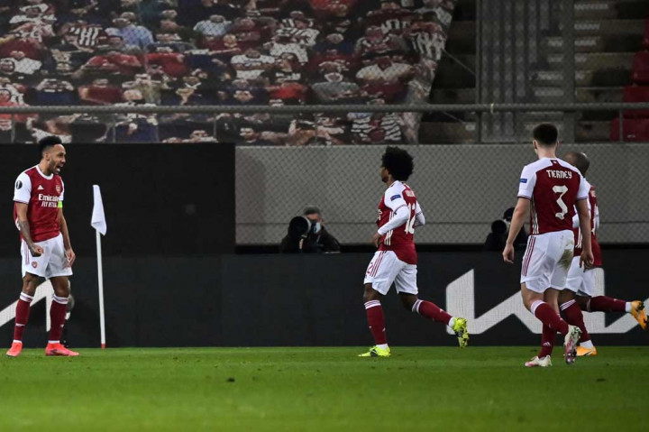 Tiga menit jelang bubaran, Aubameyang berhasil mencetak gol keduanya dengan sundulan sederhana memanfaatkan umpan silang Saka, sekaligus merestorasi keunggulan Arsenal menjadi 3-2 atas Benfica.