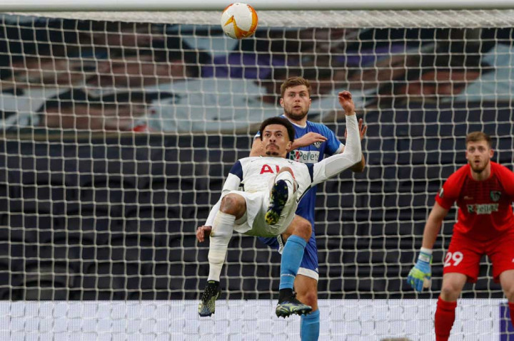 Pesta gol Tottenham kali ini dibuka dengan sebuah aksi tendangan akrobatik Dele Alli, menyelesaikan umpan silang Matt Doherty guna memperdaya kiper Manuel Kuttin pada saat pertandingan baru berjalan 10 menit.