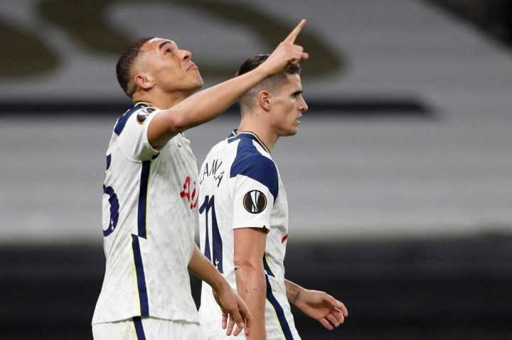 Vinicius melengkapi kemenangan Tottenham 10 menit kemudian, memanfaatkan bola liar hasil kerja keras talenta muda Dane Scarlett menutup ruang umpan Henriksson.